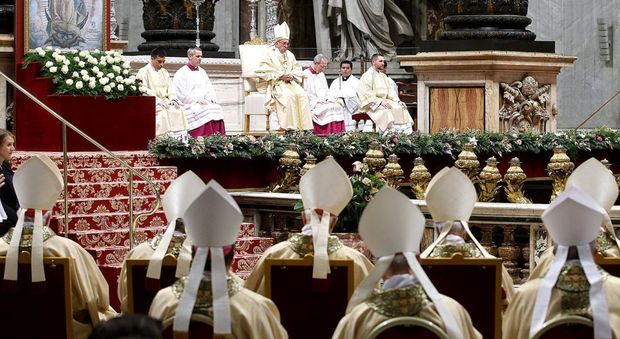 Giubileo, Papa apre la Porta santa: duemila persone a San Giovanni  