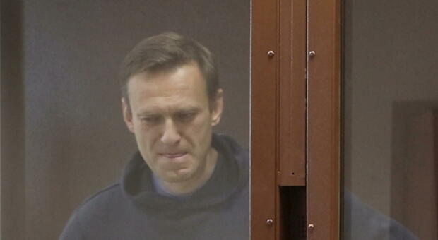 Alexei Navalny, l'appello degli attivisti: «Lo stanno uccidendo, ha bisogno di cure»