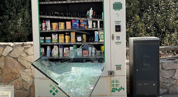 Montalto: furto al distributore automatico della farmacia comunale