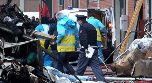 Rogo a Prato, cinque vittime ancora senza nome. La Procura indaga per omicidio e disastro colposo