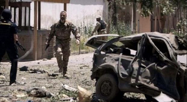 Afghanistan, kamikaze si fa esplodere nella moschea: 12 morti e almeno trenta feriti