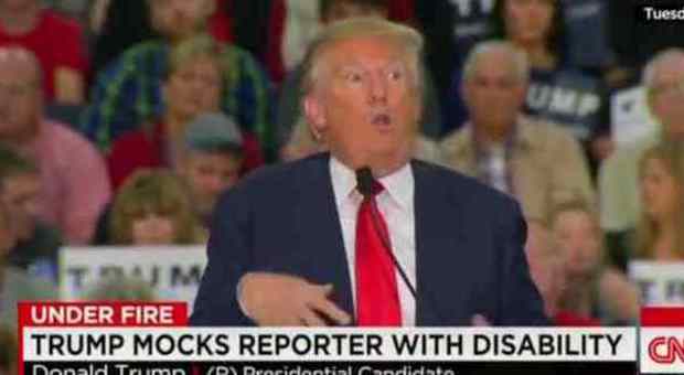 Donald Trump deride il giornalista disabile: il New York Times minaccia querele