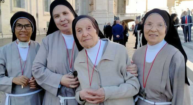 Suor Filomena Gisoldi compie cento anni e festeggia con Papa Francesco