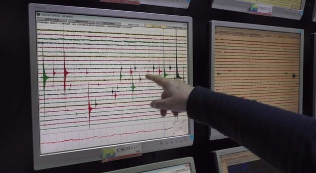 Sciame sismico nei Campi Flegrei, la direttrice dell’Osservatorio: «Fenomeni normali da quando c’è il bradisismo»
