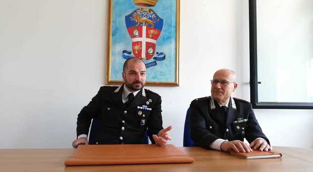 A sinistra il comandante della Compagnia carabinieri di Tolentino