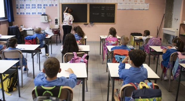 Valditara: «La maggioranza degli alunni sia di italiani»