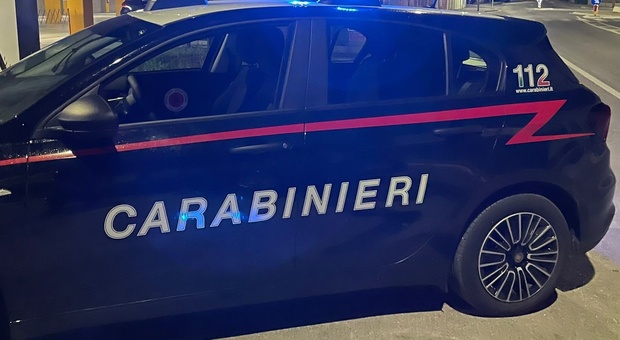 Ostra Vetere, è agli arresti domiciliari, ma i carabinieri lo trovano ubriaco la bancone del bar