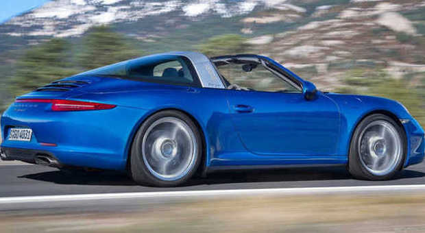 La nuova Porsche 911 Targa su strada