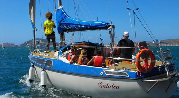 La barca Galatea che ha ospitato a bordo i ragazzi della cooperativa sociale "Nuovo Orizzonte"