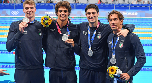 I quattro azzurri con la medaglia d'argento: il cittadellese Manuel Frigo è il primo a destra