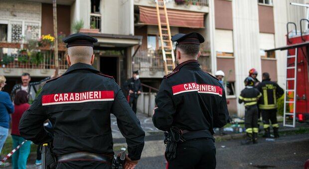Prima Porta, palazzo inagibile per incendio: 6 feriti, evacuate 50 persone