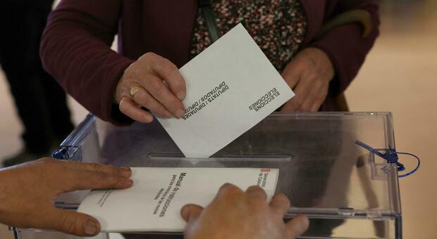 Elezioni Catalogna, socialisti primi ma servono gli indipendentisti: rebus per Sanchez
