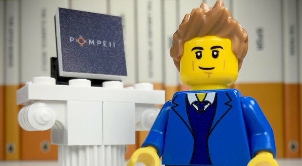 Scavi di Pompei, il direttore Zuchtriegel diventa personaggio Lego: il regalo più richiesto dai bambini per Natale