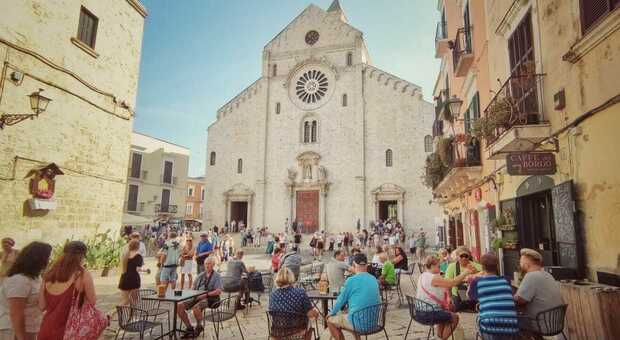 Decaro gongola: a ottobre 60mila turisti a Bari e la tassa di soggiorno ha prodotto 250mila euro