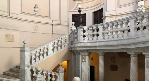 Lo scalone che porta al piano nobile di Palazzo Leopardi