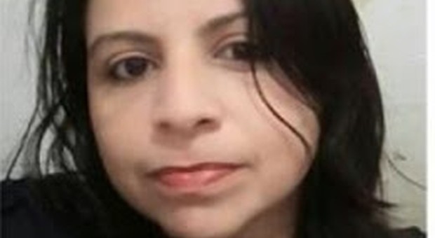 Coronavirus, poliziotta muore in Brasile tra le braccia del marito fuori dalla porta dell'ospedale: «Nessuno la visitava»