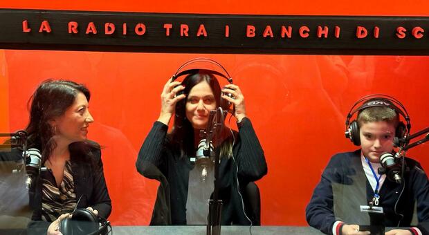 La presidente Enza Amato durante l'inaugurazione di Radio Troisi