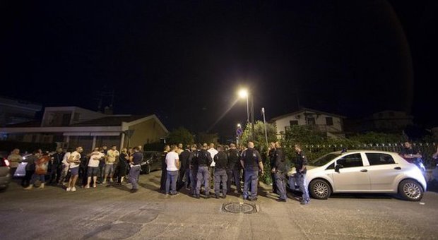 Roma, assalti ai bus: a Corcolle è caccia ai neri