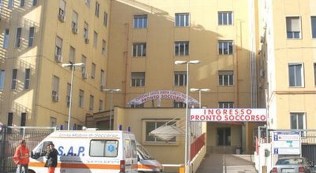 Caos all'ospedale Loreto Mare, avaria del sistema informatico