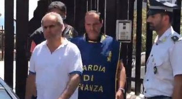 Scandalo rifiuti, torna libero il sindaco di Torre del Greco: era ai domiciliari