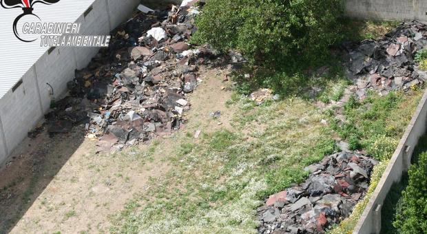 Dal terreno emergono i rifiuti: scoperta bomba ecologica alle porte di Lecce