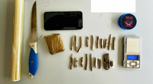 Portici, droga e bilancino in casa: 45enne arrestato