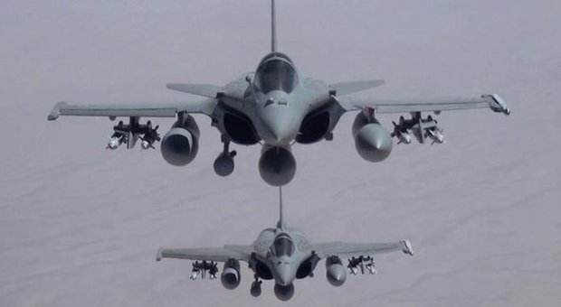 Isis, raid Usa in Siria: bombe su Raqqa