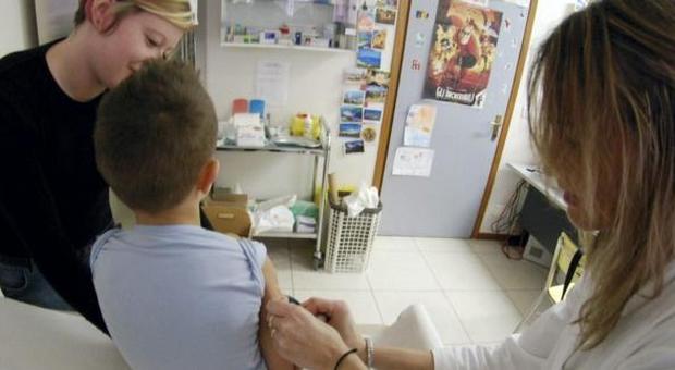 Vaccinazioni in calo: -10 per cento in provincia. Allarme dei pediatri