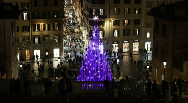 Natale a Roma, la città si accende dal Centro alla periferia: è la festa delle luminarie (a basso consumo)