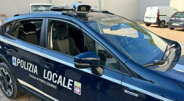 Autoscan capture, il nuovo sistema di controllo della polizia locale: sosta vietata, auto rubate e assicurazione scaduta scovate in tempo reale