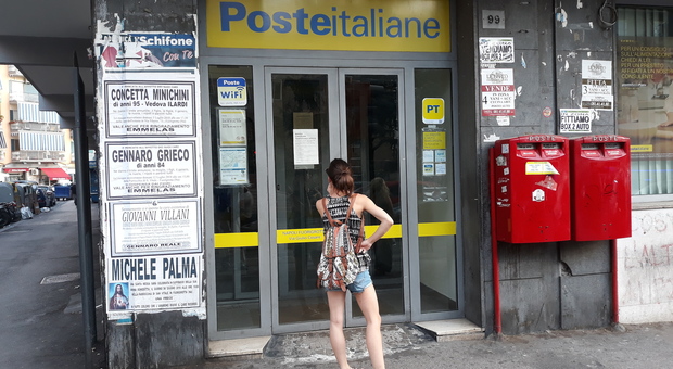 Napoli - Ufficio postale principale di Fuorigrotta di Via Giulio Cesare