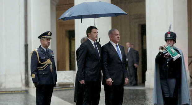 Italia-Israele. Renzi incontra Netanyahu. Picchetto d'onore a Palazzo Chigi