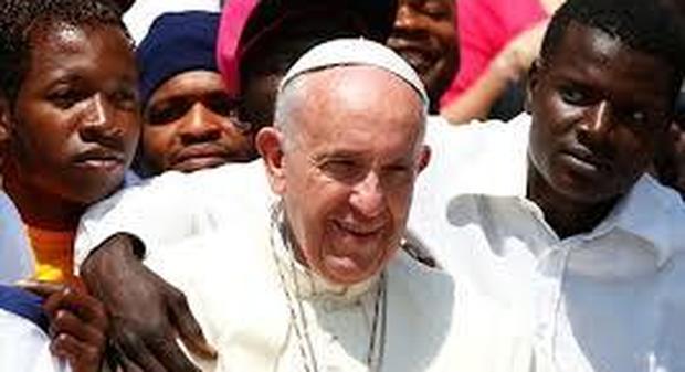 Papa Francesco in Emilia sostiene i migranti che chiedono di essere legalizzati, «hanno bisogno di documenti»