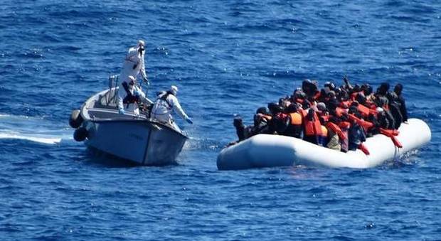Migranti, il Viminale: nuove regole per non uscire da Triton