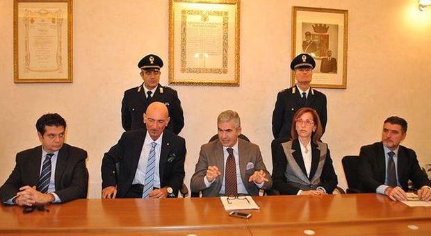 Il questore Lauriola con gli altri dirigenti della polizia di Stato