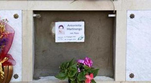La tomba di Antonietta Martinengo (CandidCamera)