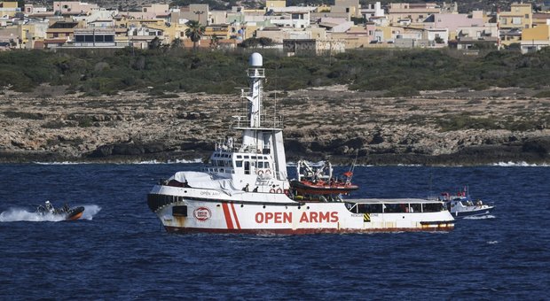 Open Arms: «Migranti in aereo a Madrid». Si teme nuovo naufragio con 100 morti