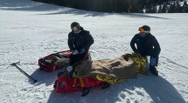 Comitiva di sciatori novantenni in pista: uno cade, soccorso dall'elicottero