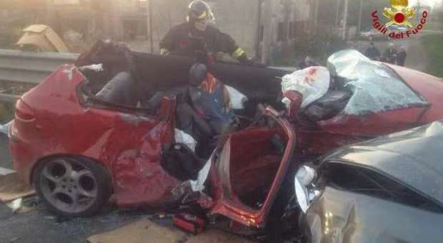 Carambola sulla statale del Santo: 4 auto, 13 persone coinvolte, 7 feriti Grave una ragazzina