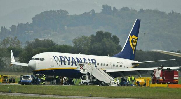 https://statics.cedscdn.it/photos/MED/36/28/8473628_12113929_ryanair_morto_passeggero.jpg