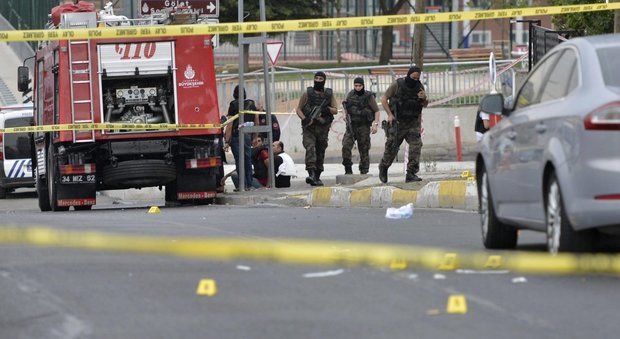 Turchia sotto attacco, rinviata la partita Galatasaray-Fenerbahce per rischio terrorismo