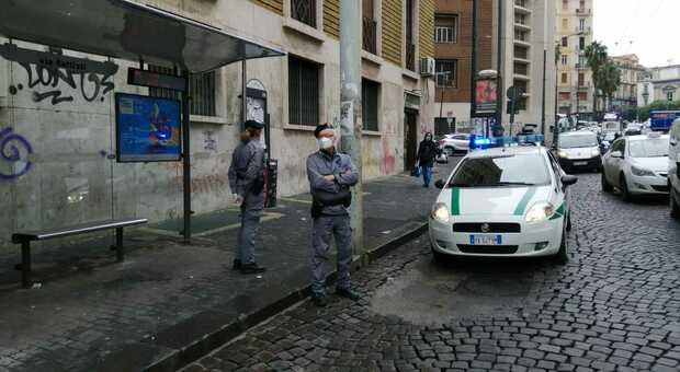 Green pass obbligatorio su bus e metropolitana, 40 multe a Napoli: due sorpresi senza mascherine