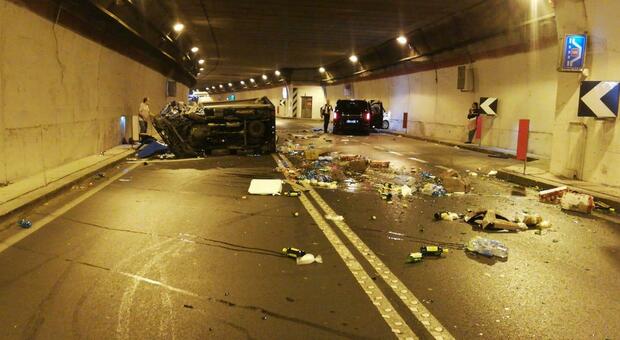 Incidente sulla Sorrentina: due feriti, chiusa la galleria e traffico in tilt