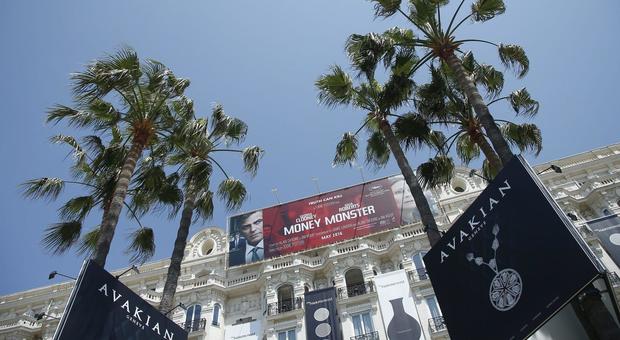 Cannes, paura all'apertura del Festival: palazzo evacuato e poi riaperto