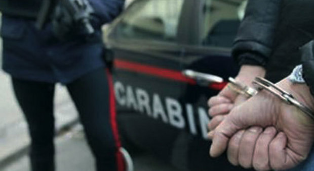 Riforniva di cocaina Barba, pusher si consegna ai carabinieri