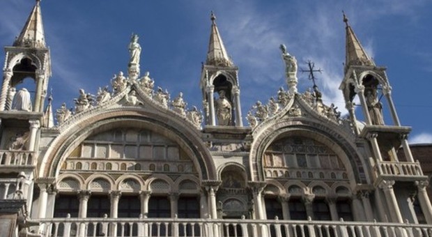 Venezia, restauratore cade dalla Basilica di San Marco: è grave