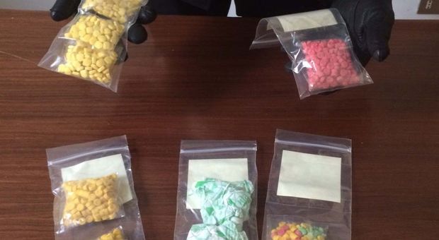 Ciampino, con 1200 pasticche di ecstasy tentano di imbarcarsi sul volo per Francoforte: quattro arresti