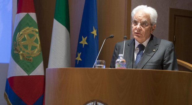 Migranti, Mattarella: «L'Italia da sola contro i flussi, la Nato faccia di più»