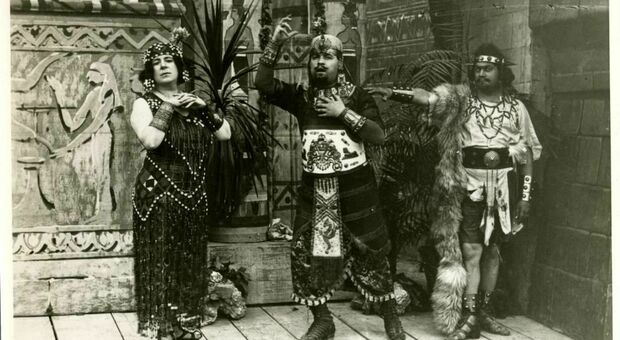 Il cast della prima Aida allo Sferisterio nel 1921: Solari, Noto e Dolci