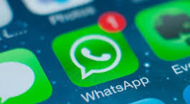 WhatsApp down: lo scambio di messaggi vocali, video e foto in panne per ore